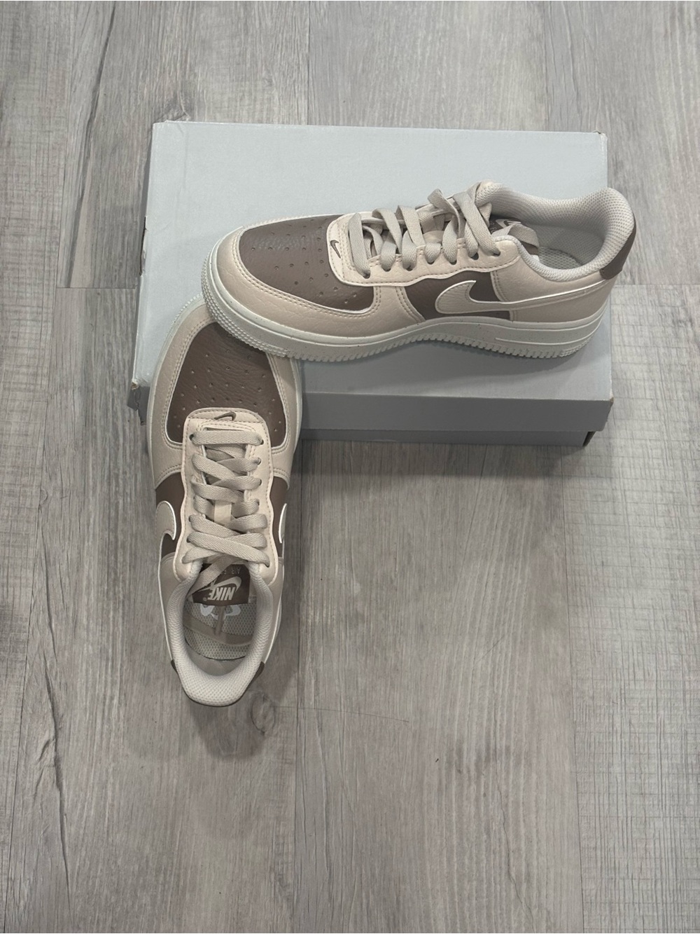 Nike Low-Top Sneakers in Taupe and Cream BNWT W size 5